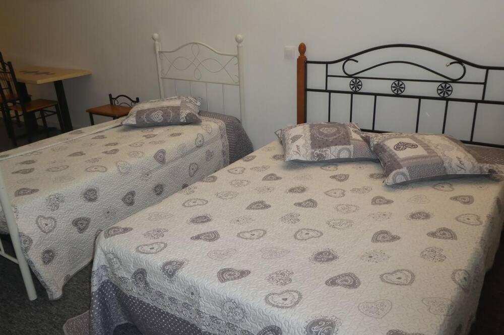 Etanit ! Beziers Plein Centre - 1Mn Du Bus, De La Gare Du Train Et Liaison Aeroport -Chambres Climatisees -Spacieuses Amenagees Pour Singles, Couple, Et Ou Familles -Parking A Velos -Consigne Exteriör bild